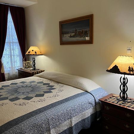 Historic Capitol Hotel Vacation Suites Downtown 버팔로 외부 사진